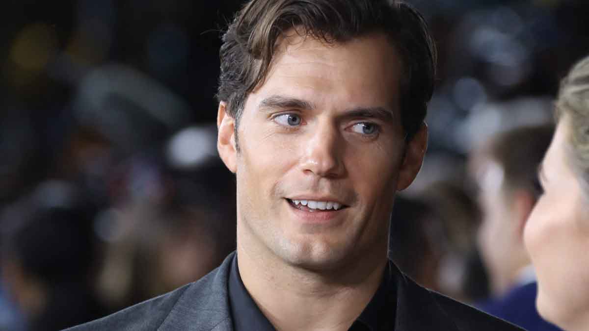 henry cavill lleva el remake de ciencia ficci&oacute;n de los 80 a otro nivel