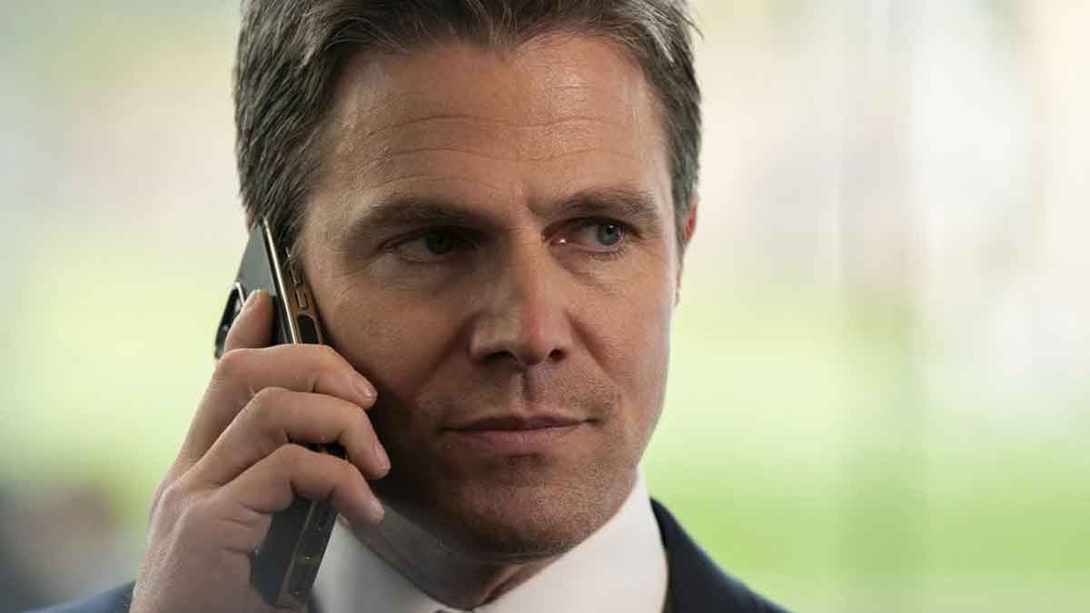 stephen amell en suits la