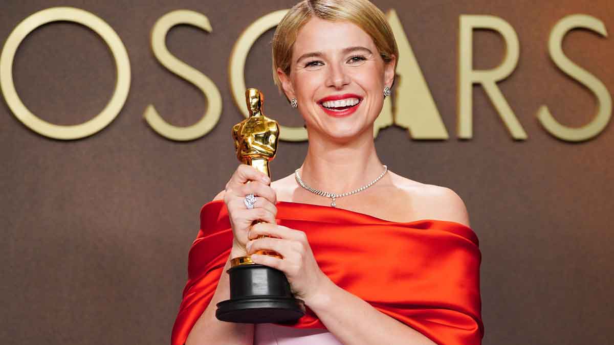 jessie buckley, winner of the award for actress in a leading role for "hamnet," poses in the press room at the oscars on sunday, march 15, 2026, at the dolby theatre in los angeles. (photo by jordan strauss/invision/ap)