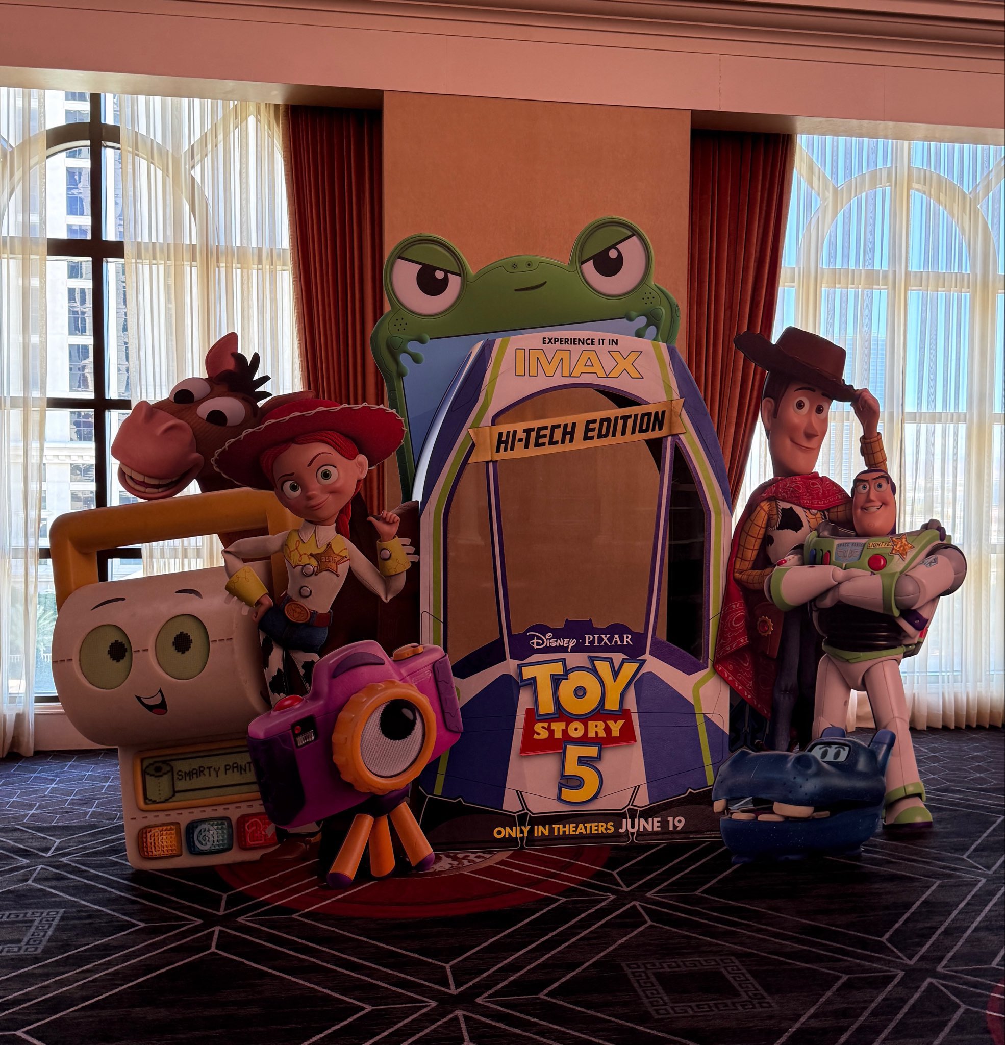 otro nuevo vistazo a toy story 5 en cinemacon