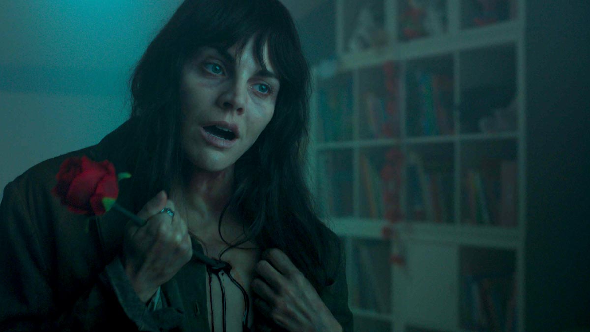 Amaia Salamanca se mete en la piel más perturbadora de su carrera con La Ahorcada: "Es un personaje con muchas capas y muy físico" fotograma de la ahorcada con amaia salamanca