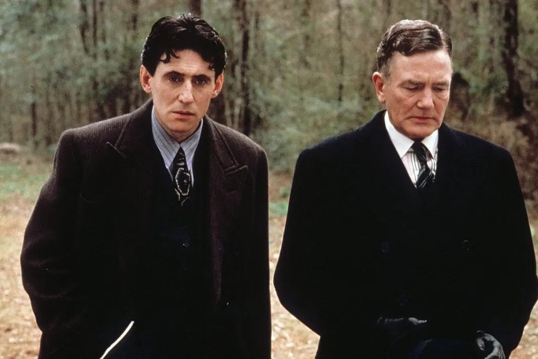 Los Hermanos Coen: todas sus películas, sus obras maestras, sus rarezas y qué ha sido de ellos hasta 2026 muerte entre las flores