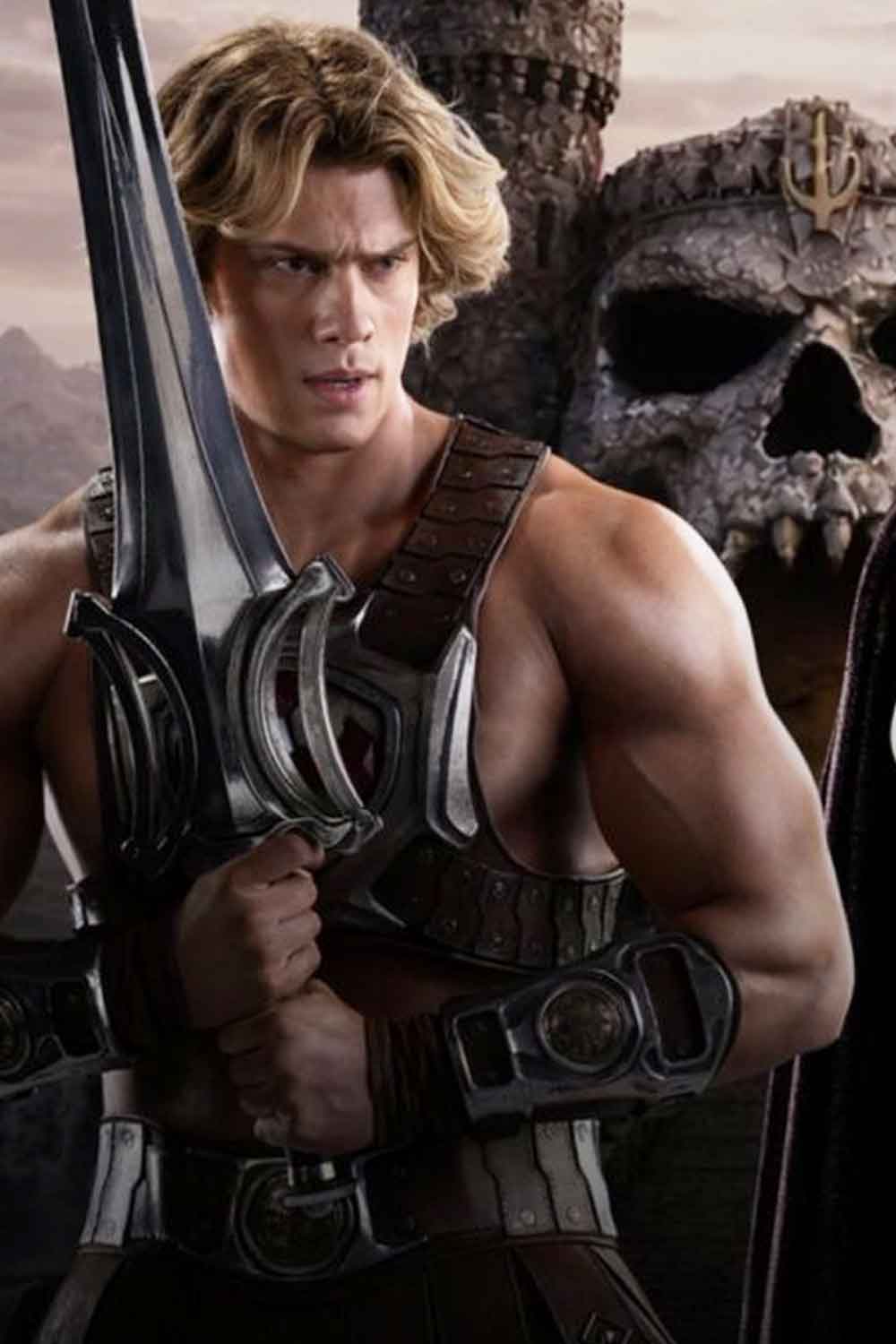 nueva imagen de he-man con la espada de poder en masters of the universe