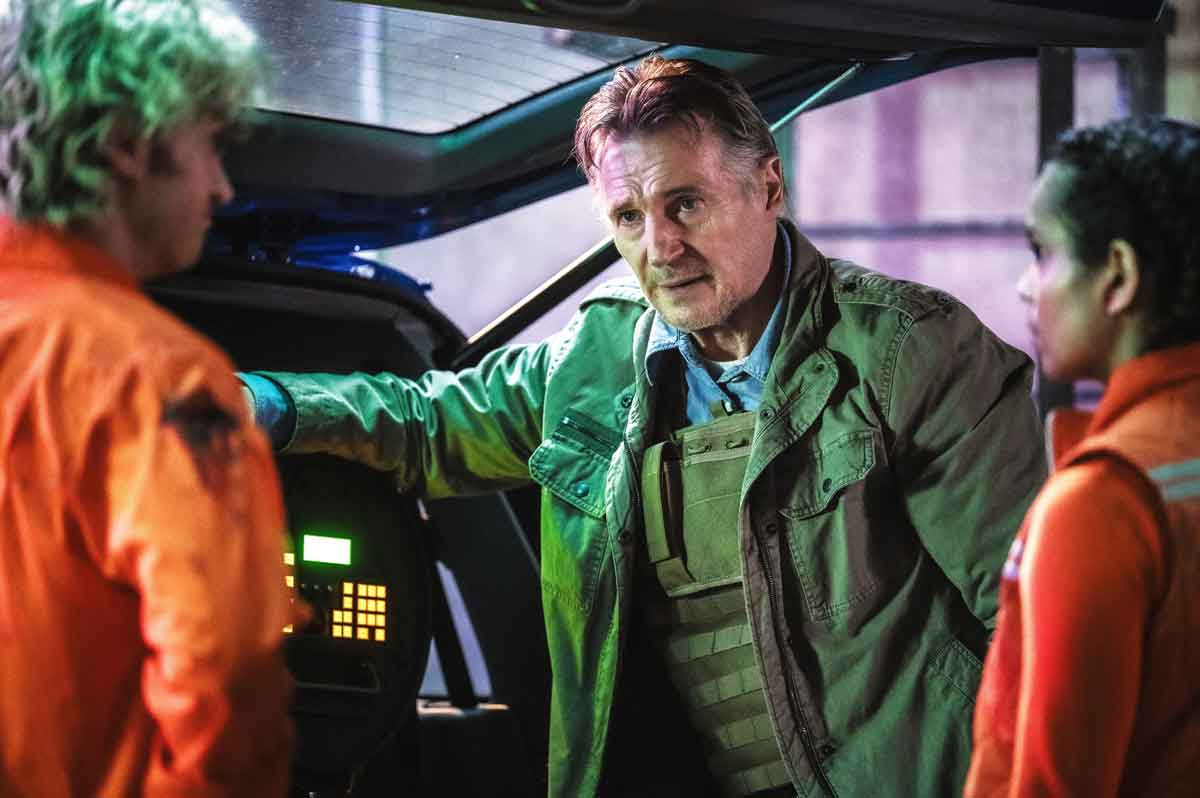 Crítica de Turno de Noche: una propuesta emocional con buenas ideas pero mal aprovechadas fotograma turno de noche con liam neeson,, georgina campbell y lesley manville