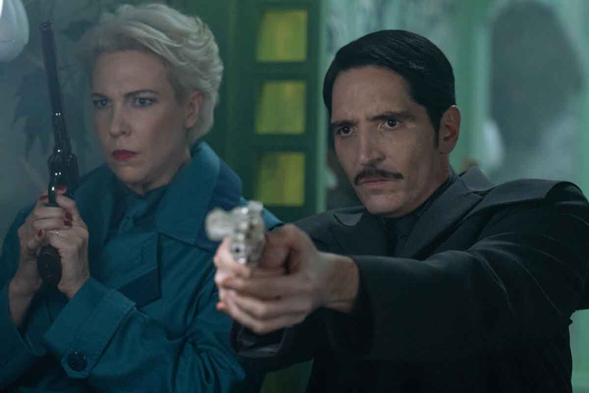 fotograma atrapando a un monstruo