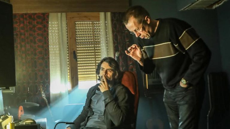 miguel &aacute;ngel lamarta dando-instrucciones a eduardo noriega