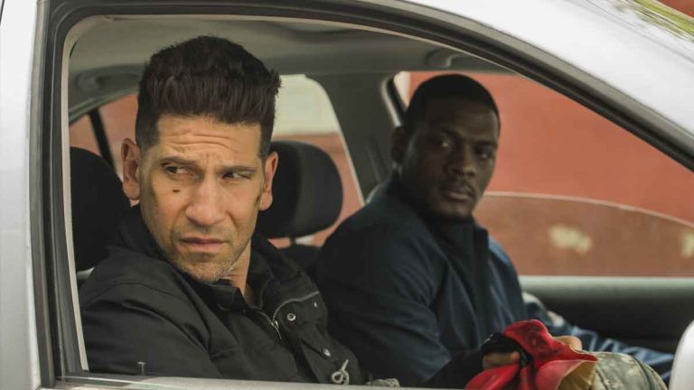 jon bernthal como frank castle y jason r. moore como curtis hoyle
