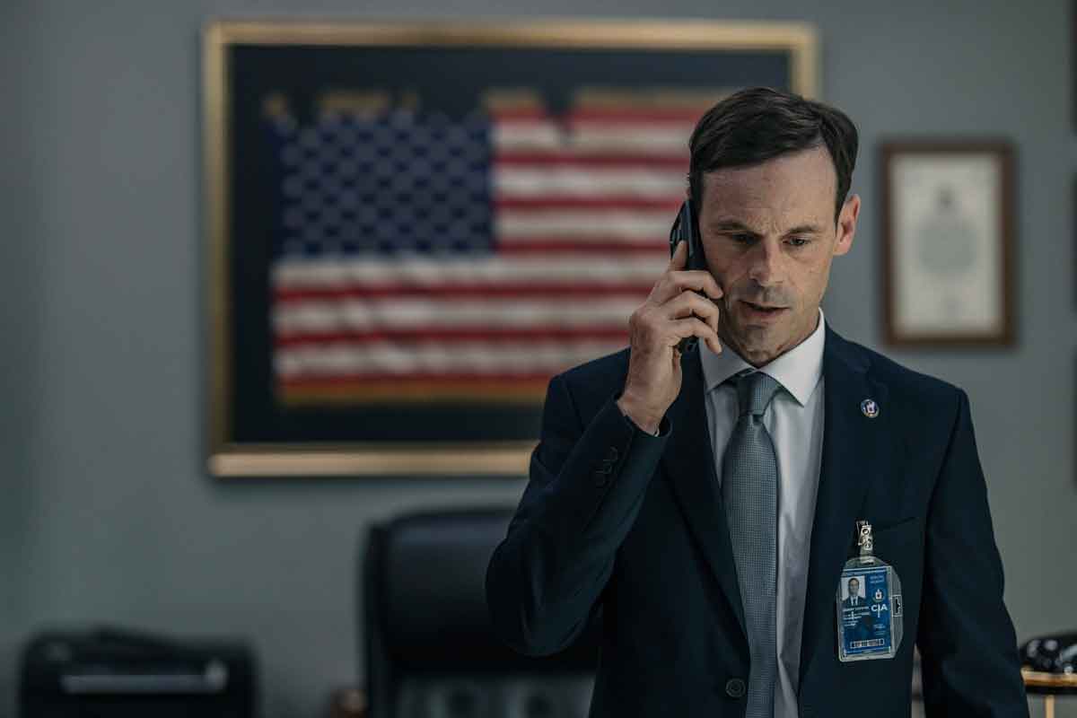 man on fire. scoot mcnairy as henry tappen in episode 101 of man on fire. cr. juan rosas/netflix &copy; 2024